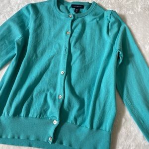 Blue bottom down shirt